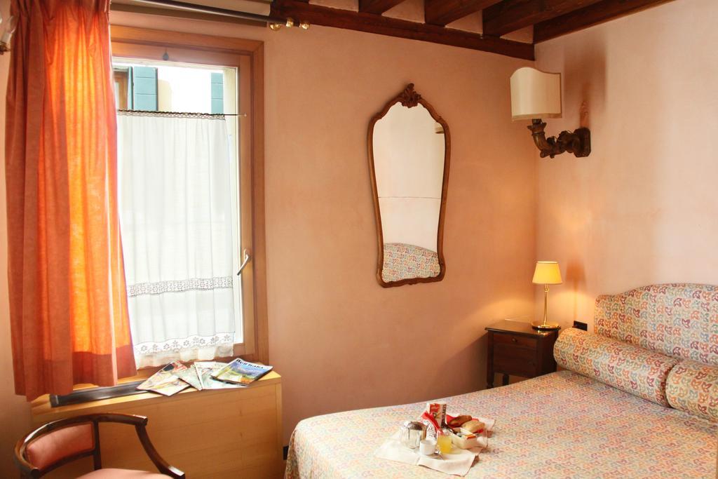 San Simeon Apartments Венеция Номер фото