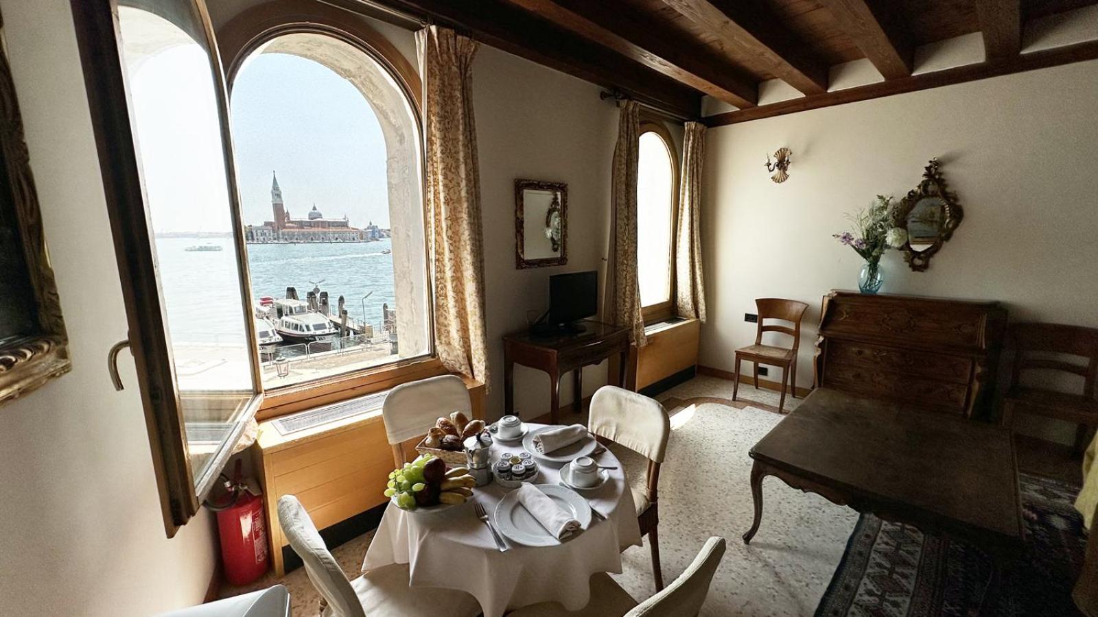 San Simeon Apartments Венеция Экстерьер фото